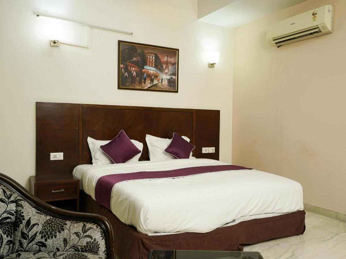 Lime Tree Hotel Sushant Lok Gurgaon Sector 29 Next To Iffco Chowk Metro ภายนอก รูปภาพ