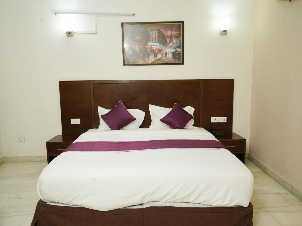 Lime Tree Hotel Sushant Lok Gurgaon Sector 29 Next To Iffco Chowk Metro ภายนอก รูปภาพ