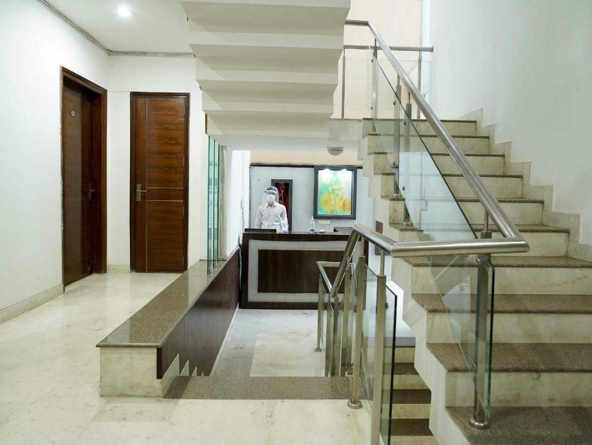 Lime Tree Hotel Sushant Lok Gurgaon Sector 29 Next To Iffco Chowk Metro ภายนอก รูปภาพ