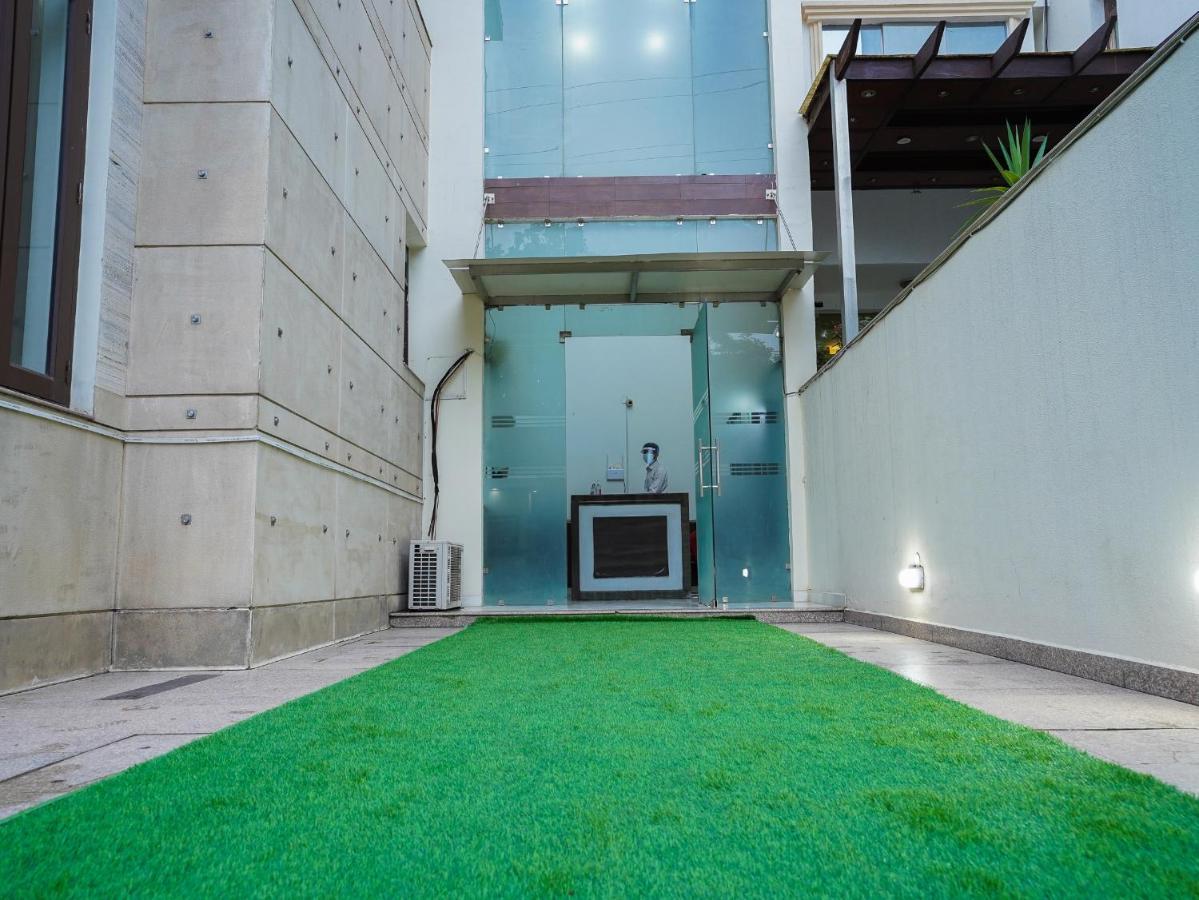 Lime Tree Hotel Sushant Lok Gurgaon Sector 29 Next To Iffco Chowk Metro ภายนอก รูปภาพ