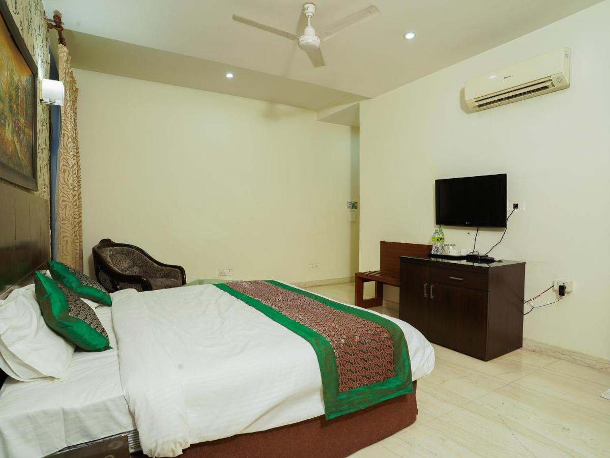Lime Tree Hotel Sushant Lok Gurgaon Sector 29 Next To Iffco Chowk Metro ภายนอก รูปภาพ