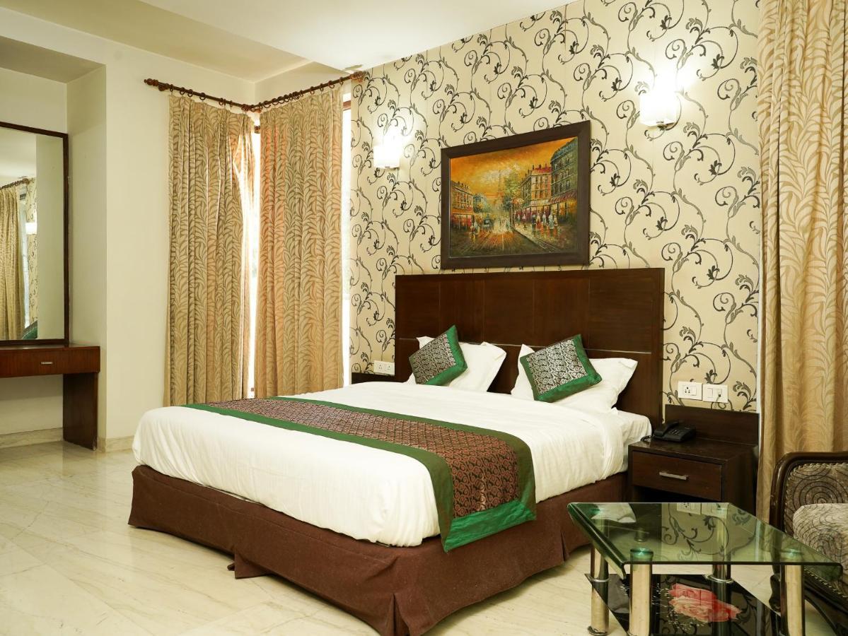 Lime Tree Hotel Sushant Lok Gurgaon Sector 29 Next To Iffco Chowk Metro ภายนอก รูปภาพ