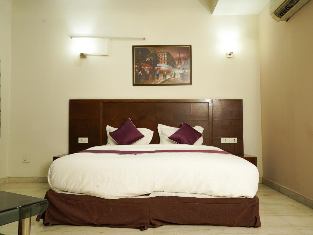 Lime Tree Hotel Sushant Lok Gurgaon Sector 29 Next To Iffco Chowk Metro ภายนอก รูปภาพ