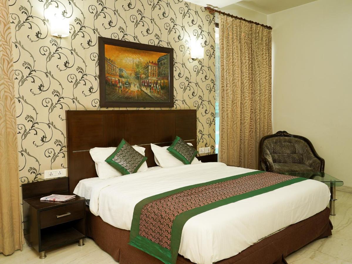 Lime Tree Hotel Sushant Lok Gurgaon Sector 29 Next To Iffco Chowk Metro ภายนอก รูปภาพ