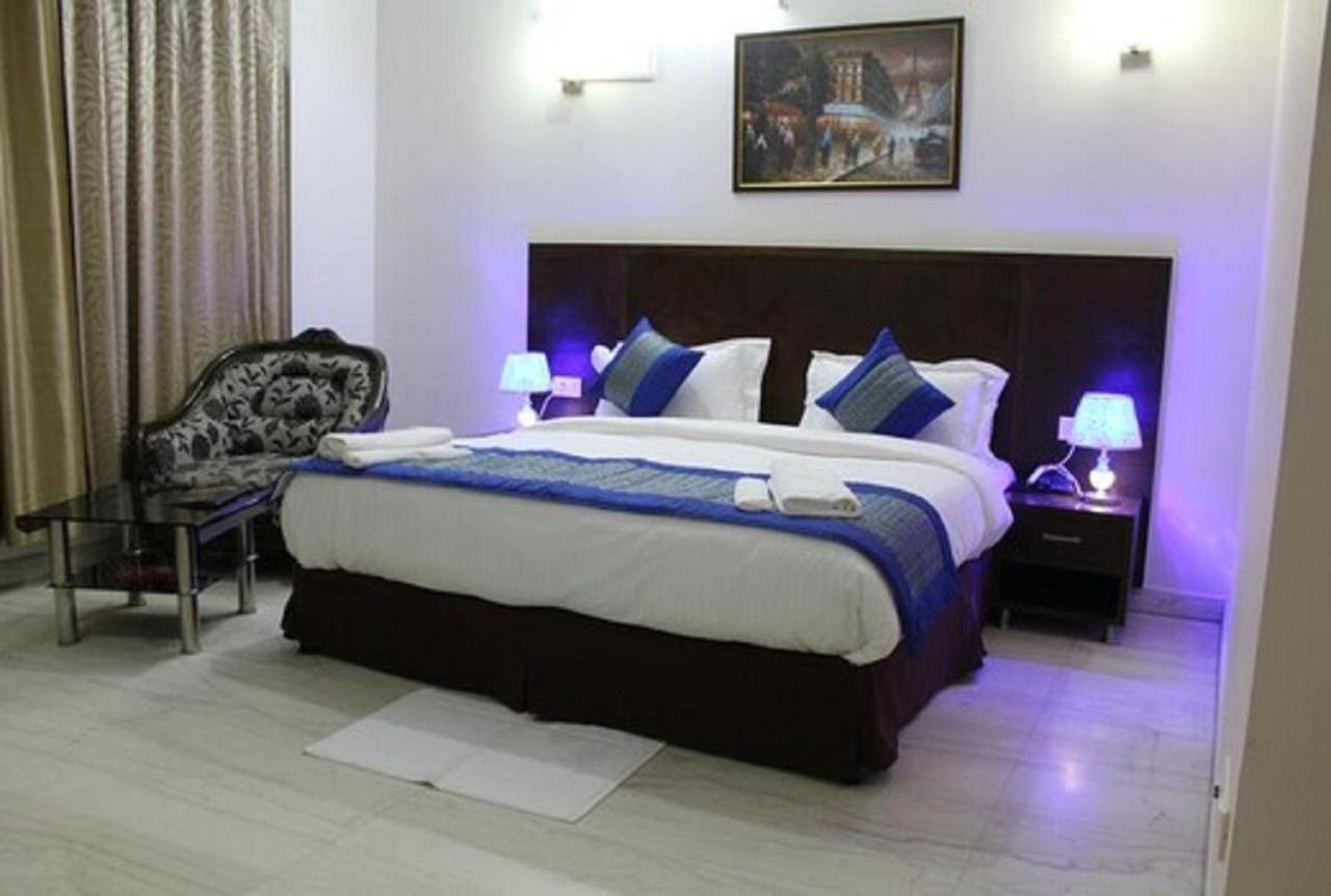 Lime Tree Hotel Sushant Lok Gurgaon Sector 29 Next To Iffco Chowk Metro ภายนอก รูปภาพ