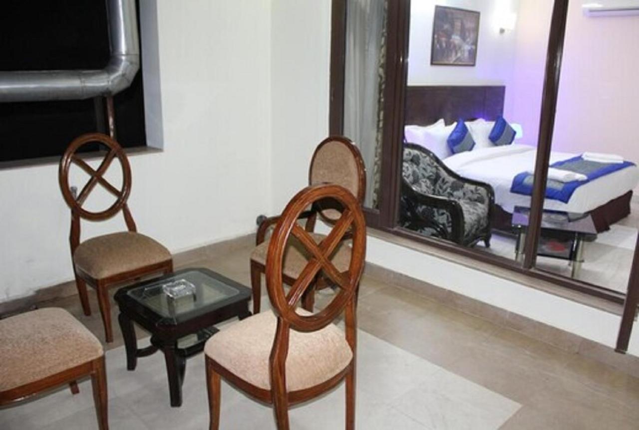 Lime Tree Hotel Sushant Lok Gurgaon Sector 29 Next To Iffco Chowk Metro ภายนอก รูปภาพ