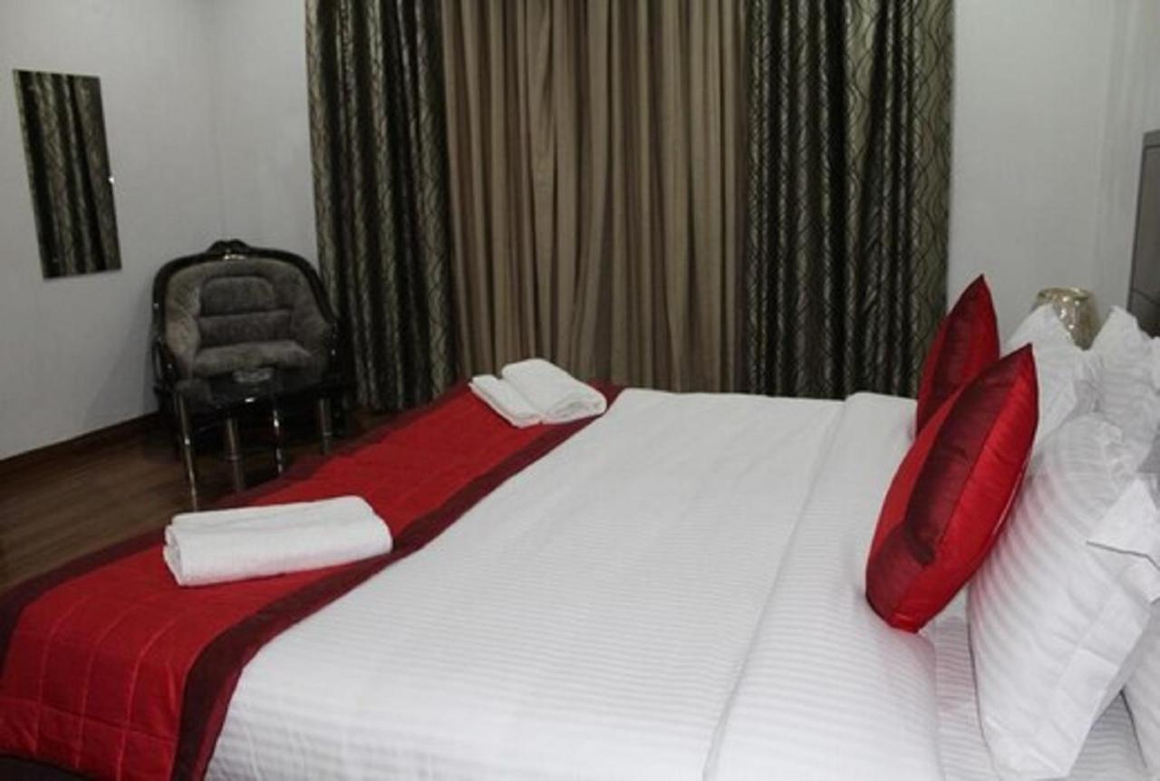 Lime Tree Hotel Sushant Lok Gurgaon Sector 29 Next To Iffco Chowk Metro ภายนอก รูปภาพ