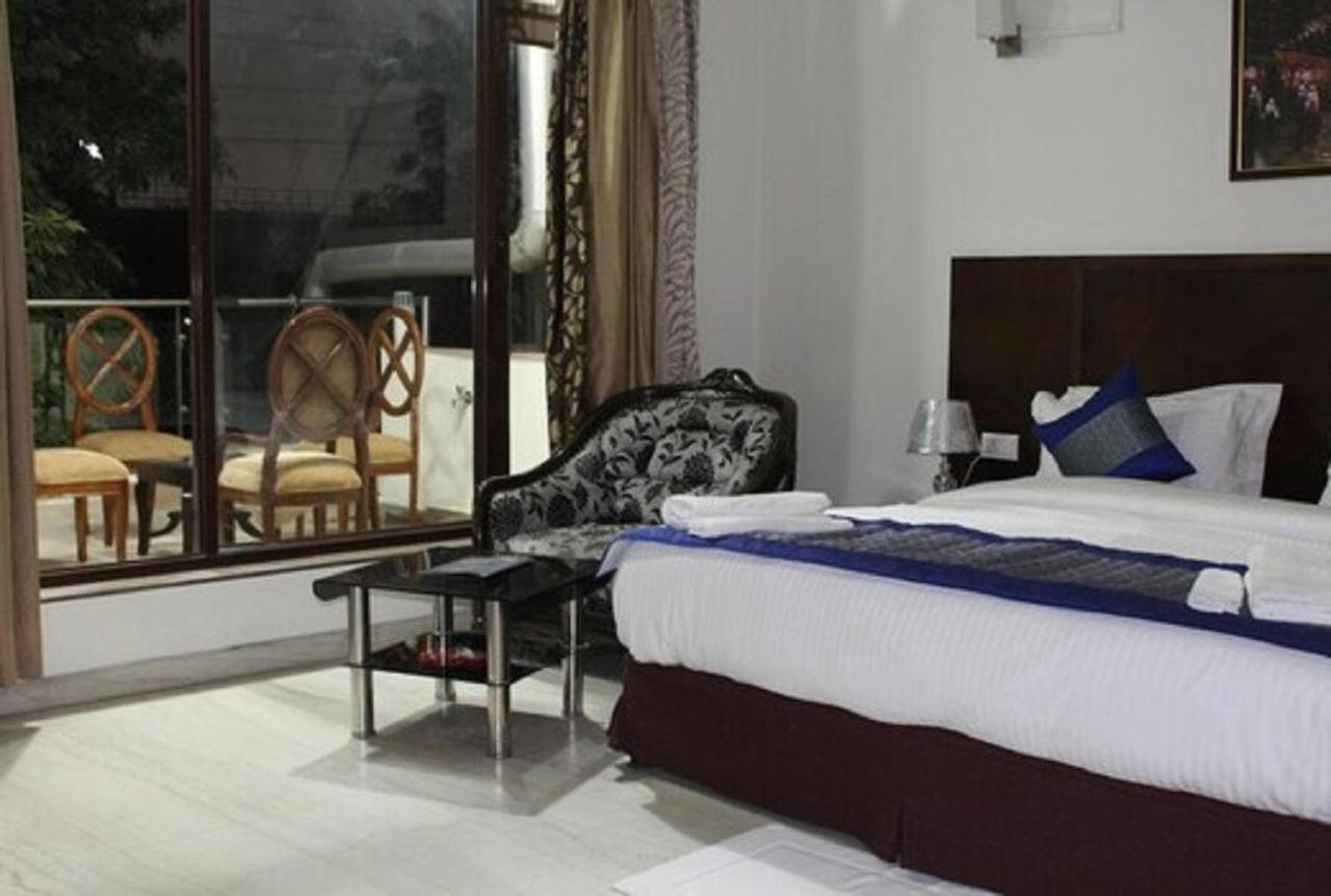 Lime Tree Hotel Sushant Lok Gurgaon Sector 29 Next To Iffco Chowk Metro ภายนอก รูปภาพ