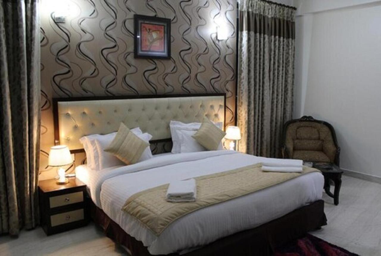 Lime Tree Hotel Sushant Lok Gurgaon Sector 29 Next To Iffco Chowk Metro ภายนอก รูปภาพ