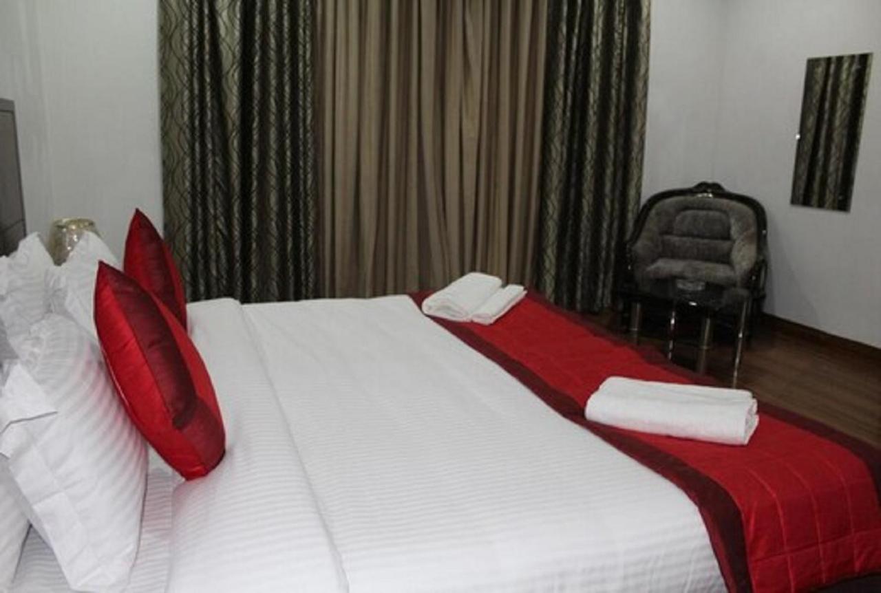Lime Tree Hotel Sushant Lok Gurgaon Sector 29 Next To Iffco Chowk Metro ภายนอก รูปภาพ