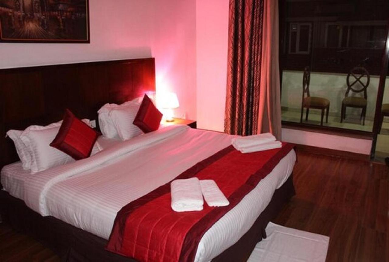 Lime Tree Hotel Sushant Lok Gurgaon Sector 29 Next To Iffco Chowk Metro ภายนอก รูปภาพ