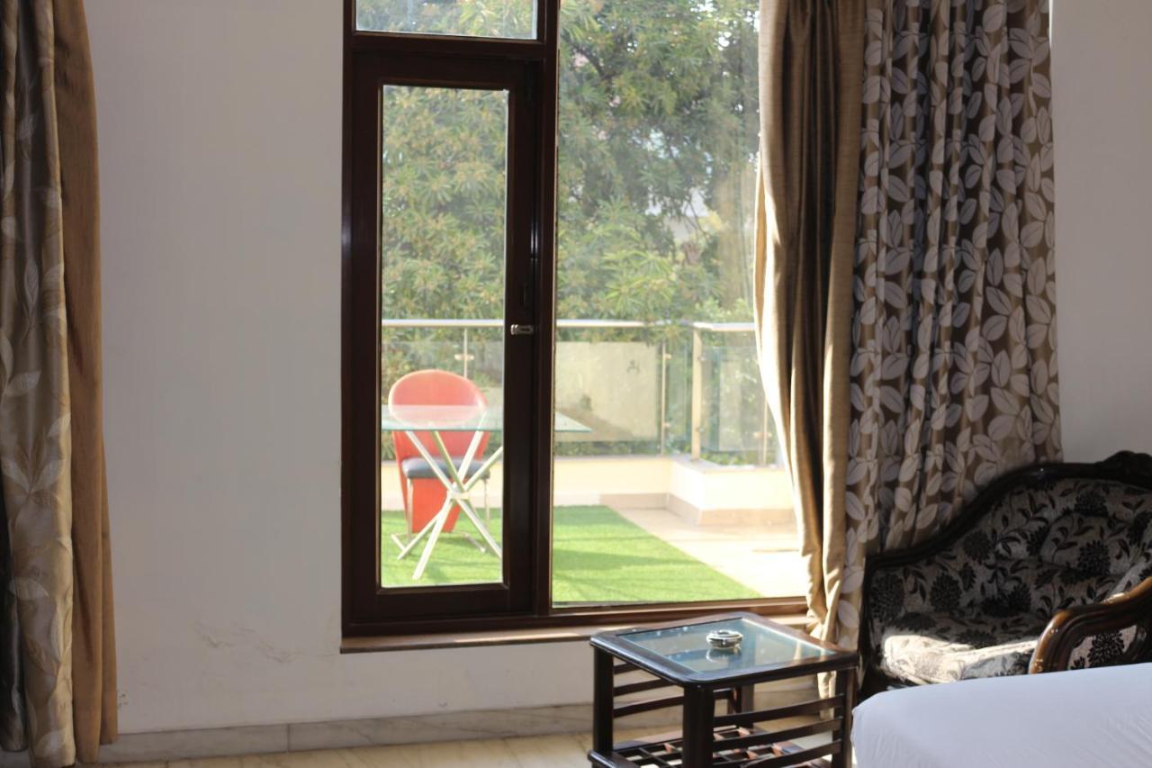 Lime Tree Hotel Sushant Lok Gurgaon Sector 29 Next To Iffco Chowk Metro ภายนอก รูปภาพ