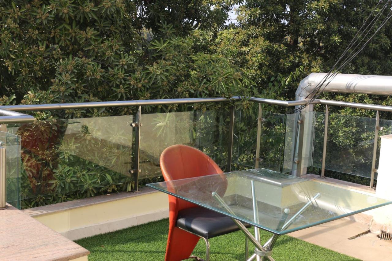 Lime Tree Hotel Sushant Lok Gurgaon Sector 29 Next To Iffco Chowk Metro ภายนอก รูปภาพ
