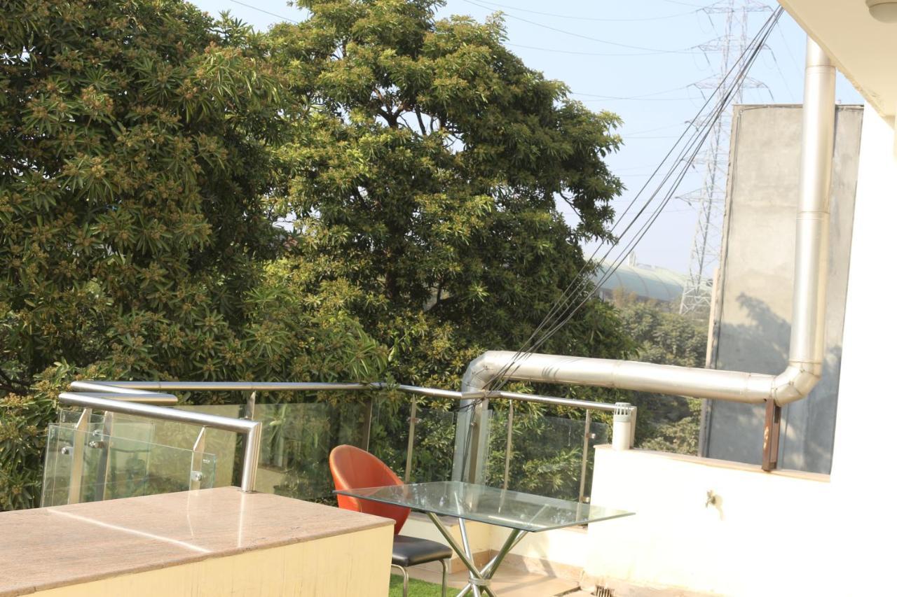 Lime Tree Hotel Sushant Lok Gurgaon Sector 29 Next To Iffco Chowk Metro ภายนอก รูปภาพ