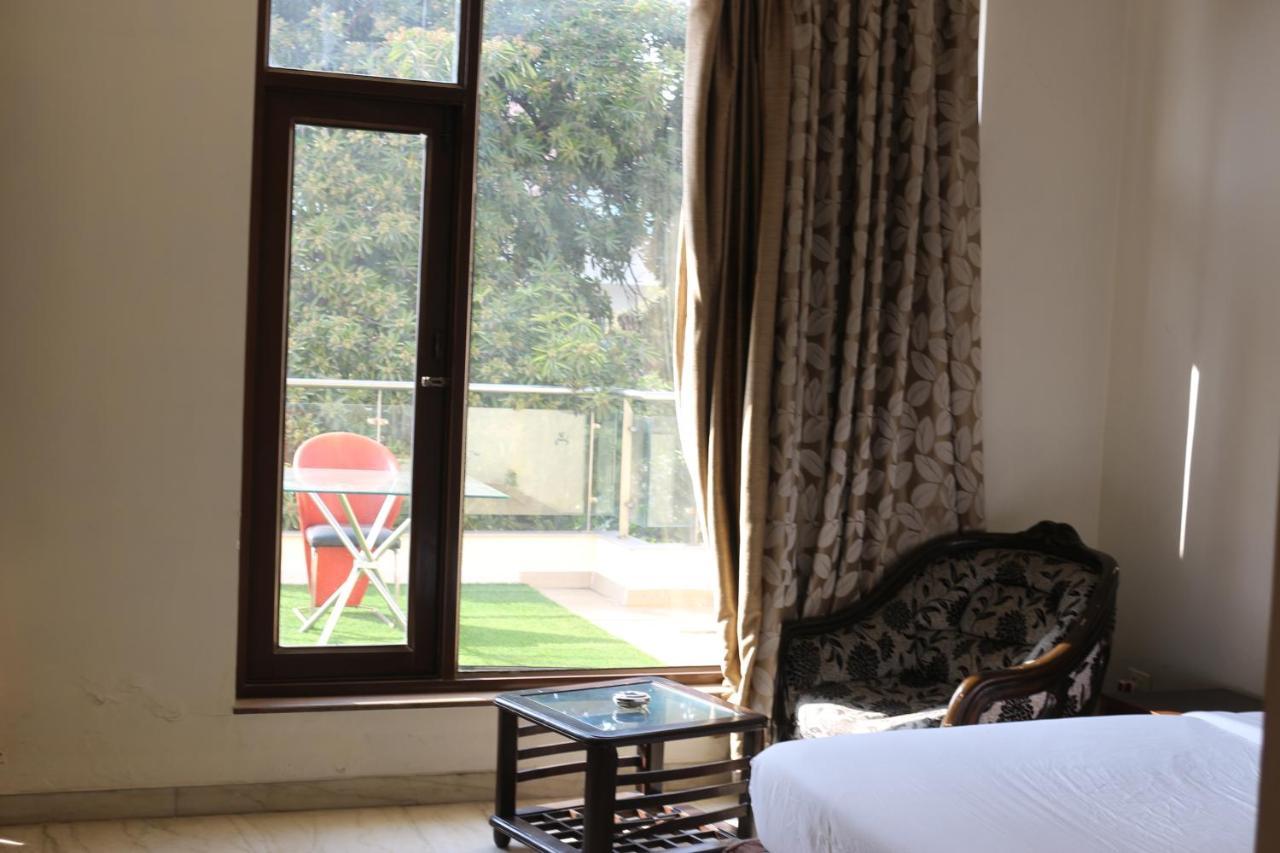 Lime Tree Hotel Sushant Lok Gurgaon Sector 29 Next To Iffco Chowk Metro ภายนอก รูปภาพ