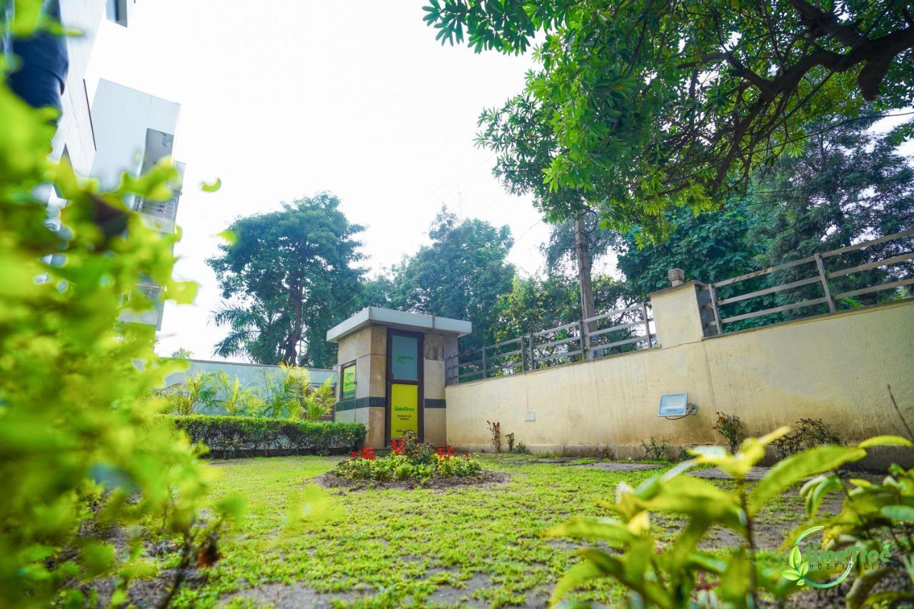 Lime Tree Hotel Sushant Lok Gurgaon Sector 29 Next To Iffco Chowk Metro ภายนอก รูปภาพ